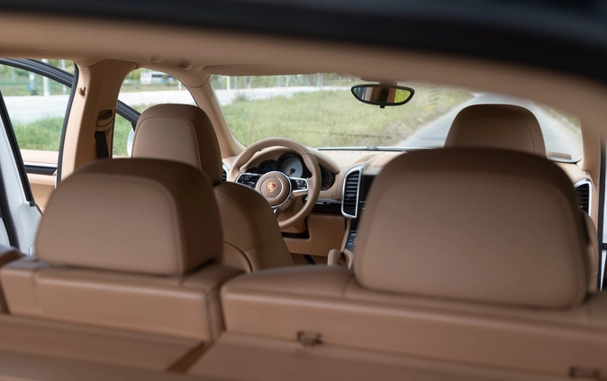 Porsche Cayenne cena 199800 przebieg: 215000, rok produkcji 2015 z Warszawa małe 742